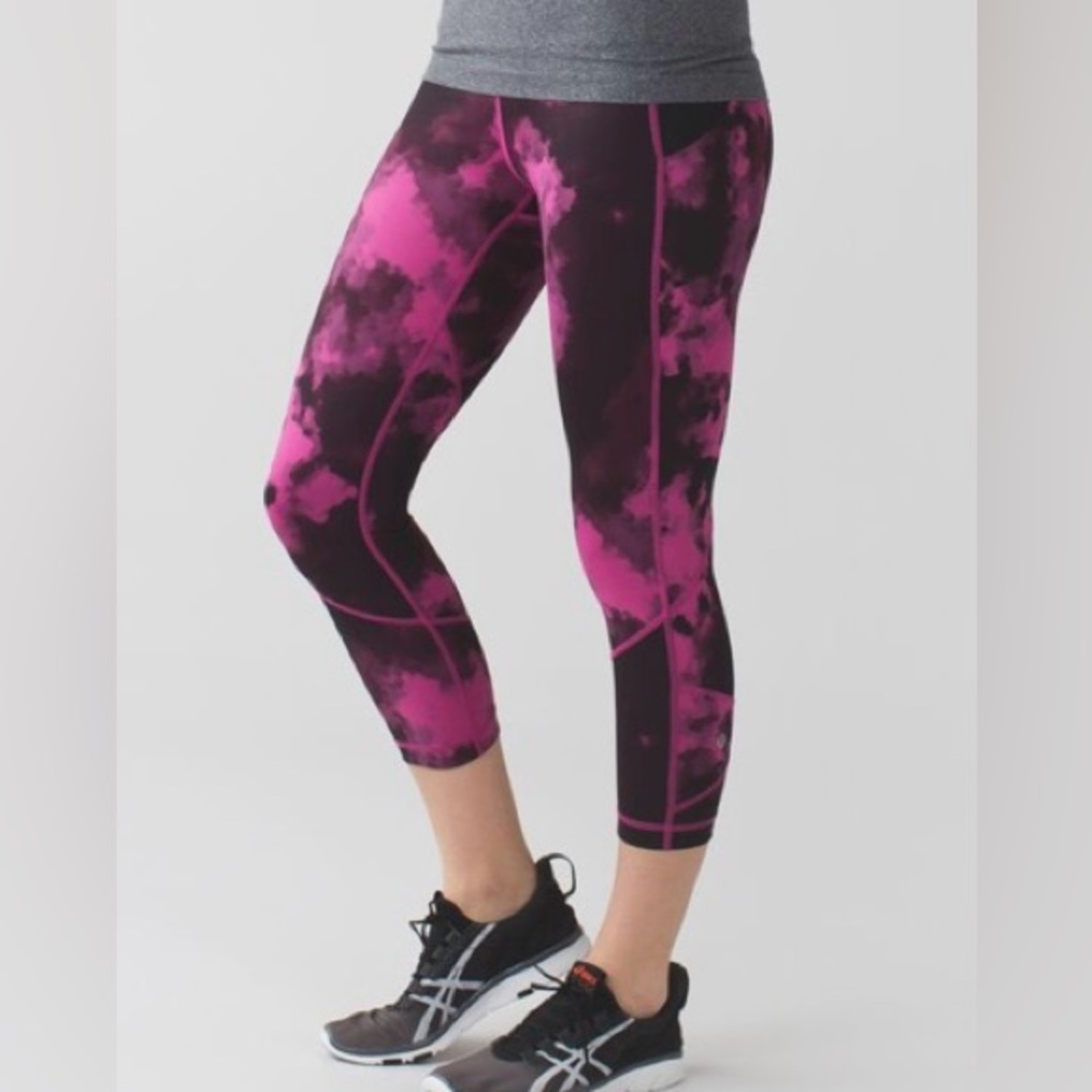 LULULEMON Pink Cropped leggings Size 10